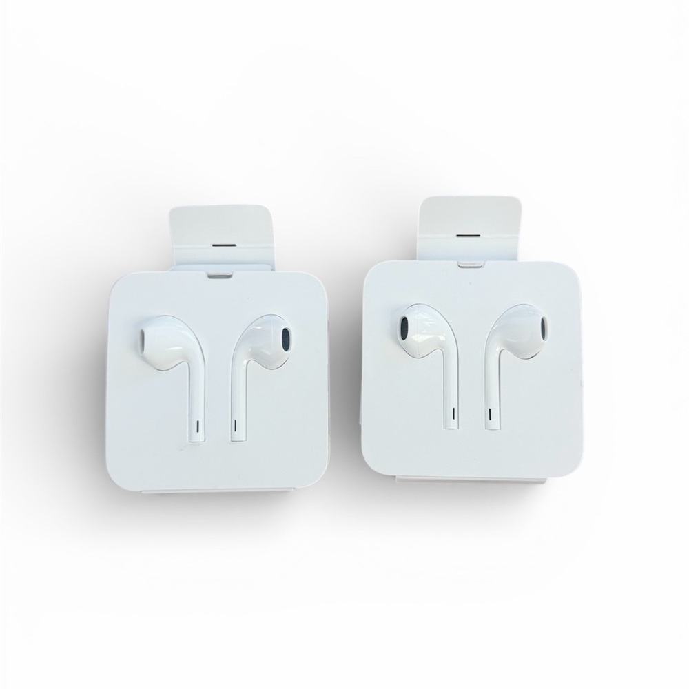 2 Apple Earbuds Wired Headphones with Built-in Microphone & Volume Control-NWT